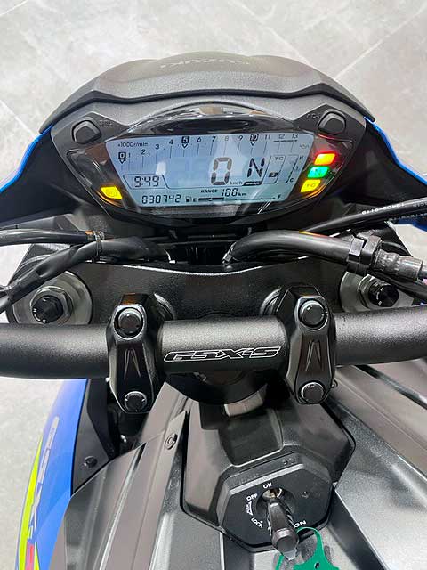 SUZUKI GSX-S750