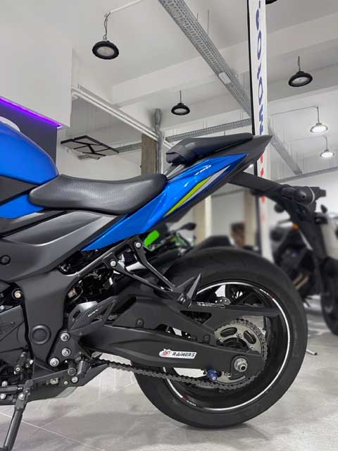 SUZUKI GSX-S750